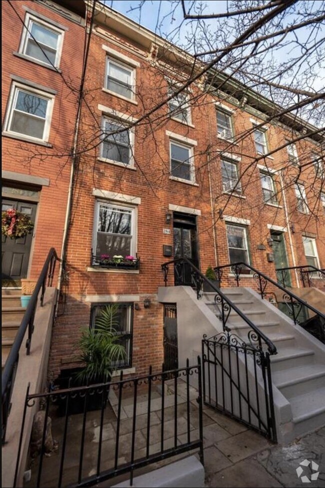 Building Photo - 284 6th St