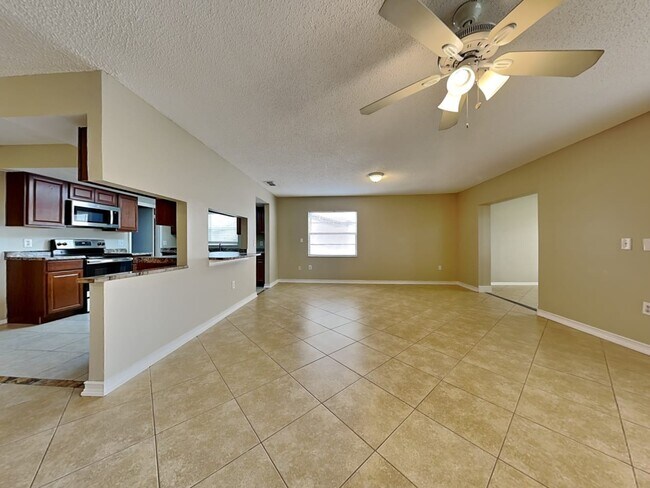 Building Photo - 8702 Wolf Den Trl