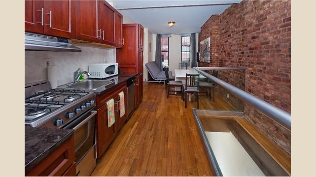 Building Photo - 526 W 46th St