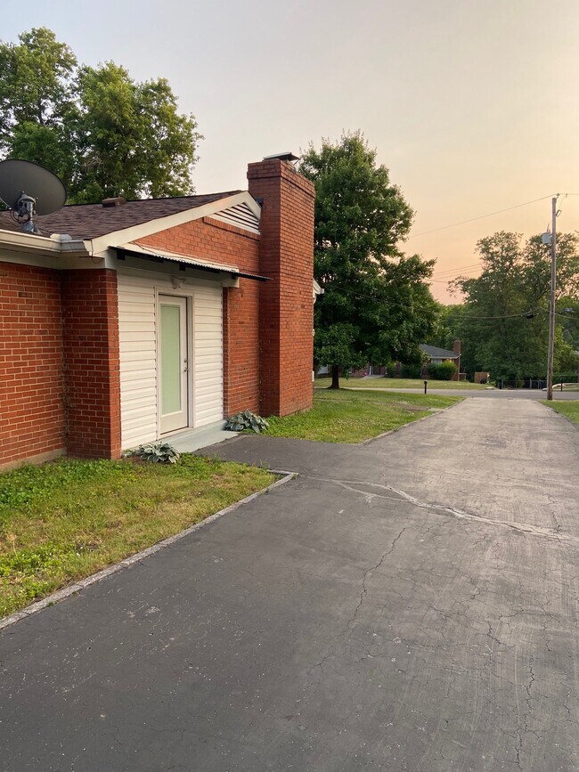 Building Photo - 113 Blue Hills Ct