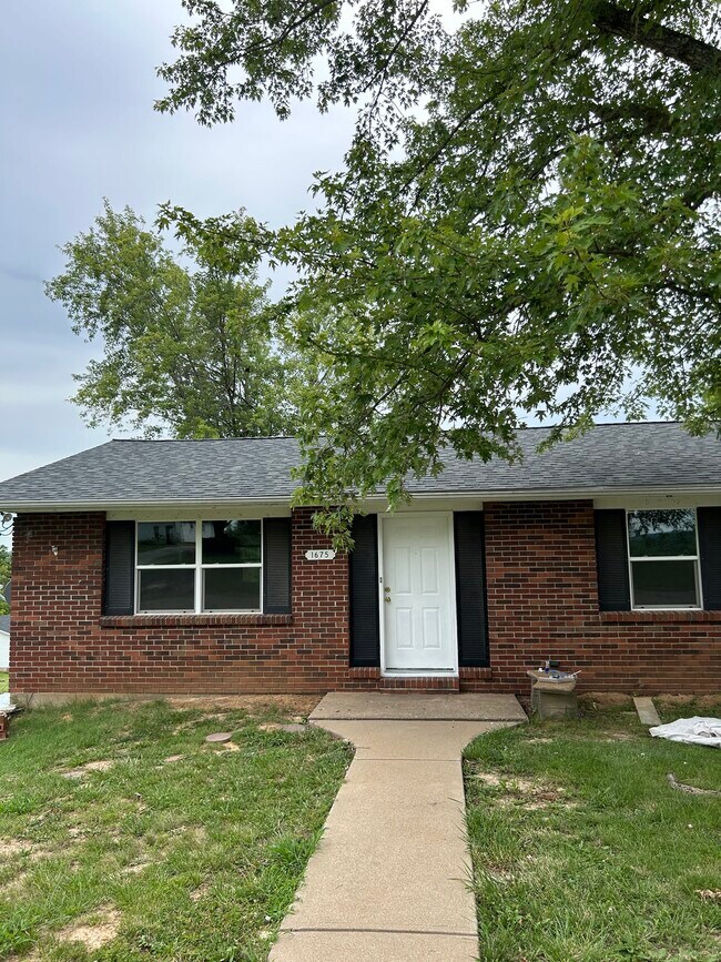 Frente - 1675 Crystal Heights Rd