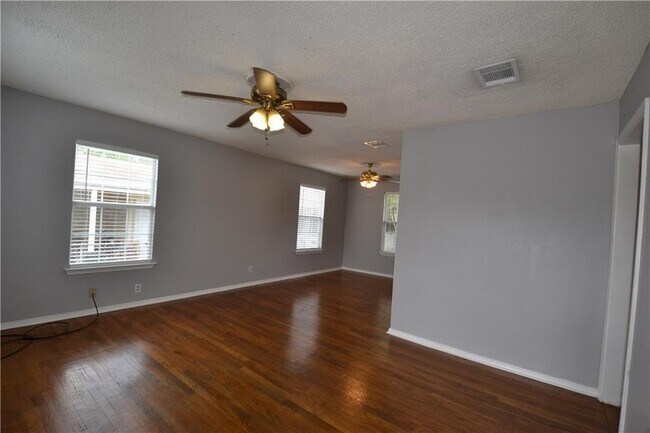Foto del edificio - 4702 Wally Ave