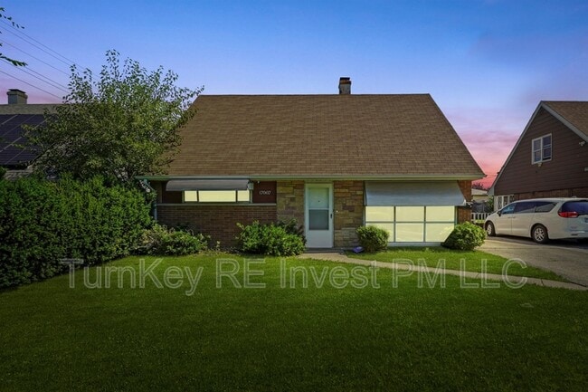 Building Photo - 17007 Oakwood Ave