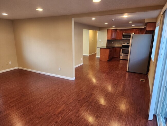 Building Photo - 4725 SE 60th Ave