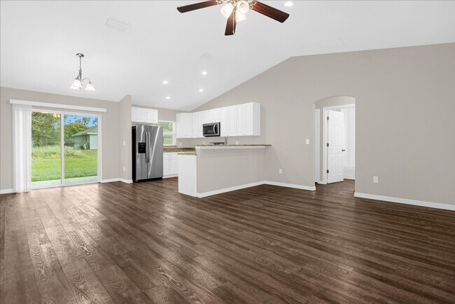 Foto del edificio - BEAUTIFUL 3 Bedroom, 2 Bathroom Home in Su...