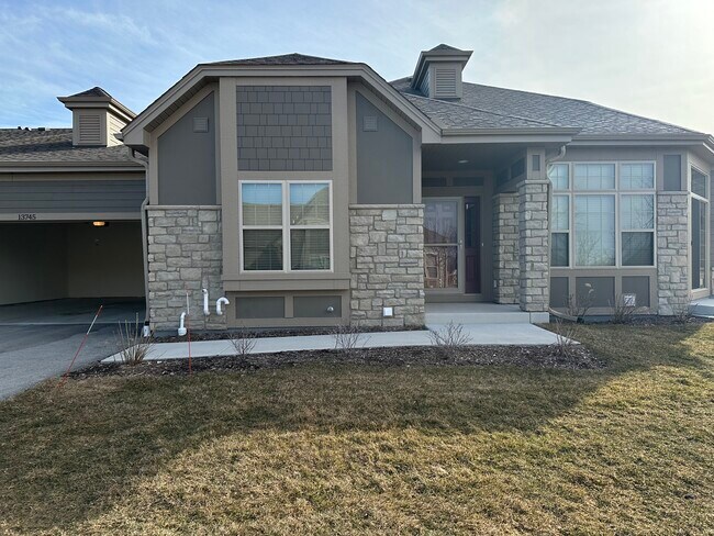 Foto del edificio - Fabulous Brookfield Ranch Style Condo Avai...