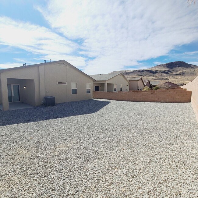 Foto del edificio - 3 bed 2 bath home in Huning Ranch!