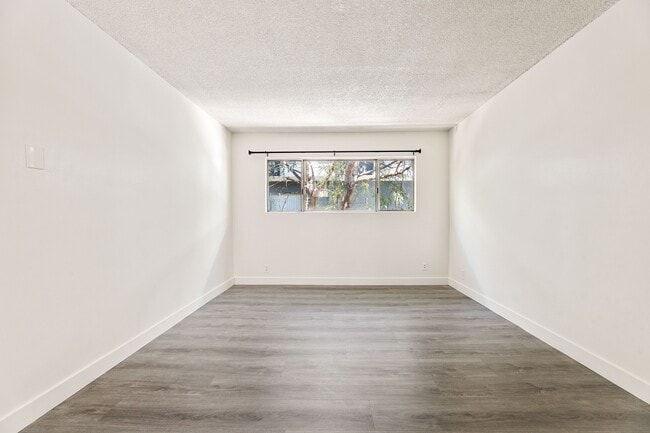 Foto del edificio - 10535 Lindley Avenue