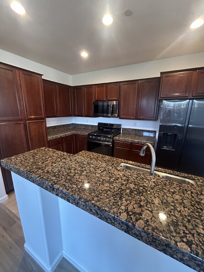 Building Photo - Beautiful 2 bd 2 bath Condo in Folsom