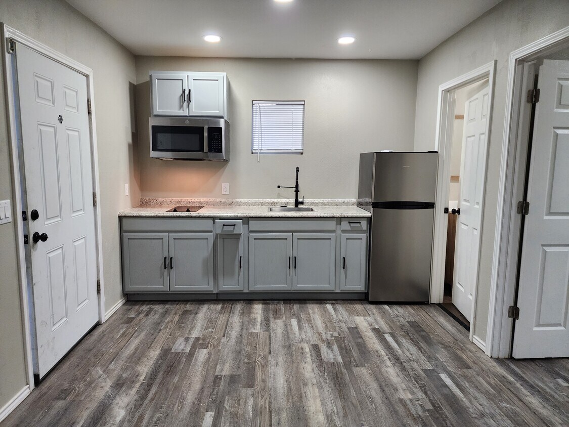 Foto principal - 1050 Shephard Dr