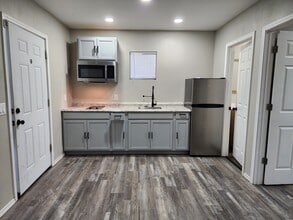 Building Photo - 1050 Shephard Dr