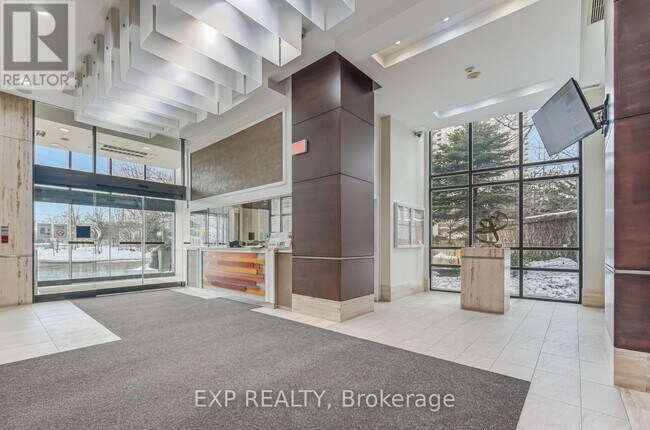 Photo du bâtiment - 330 Burnhamthorpe Rd W