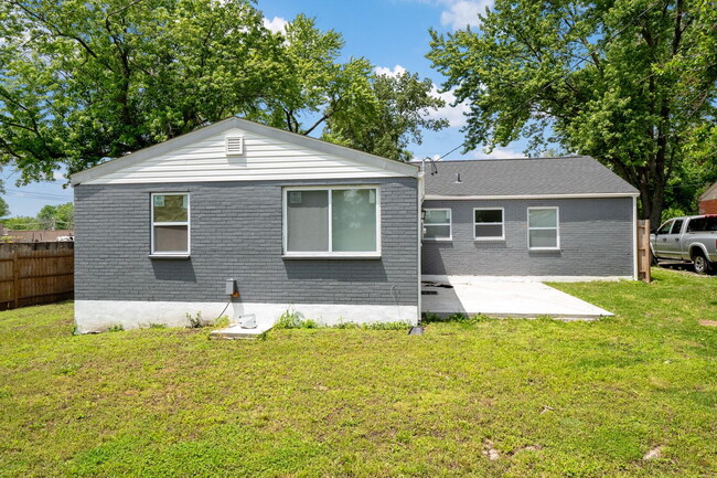 Foto del edificio - 8502 Dianthus Ln