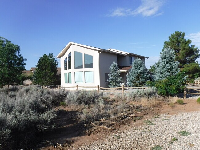 Building Photo - 1377 W Homestead Dr W