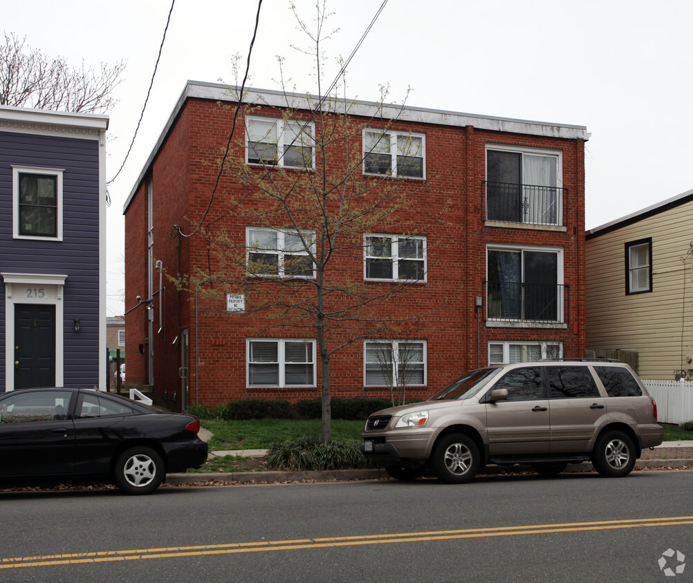 Primary Photo - Spring Gardens Apartments