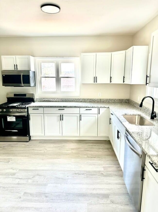 Building Photo - Completely Updated 3 Bedroom Home!