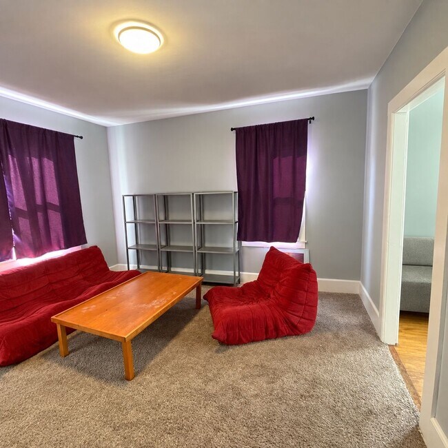 Foto del edificio - 2461 N Gordon Pl