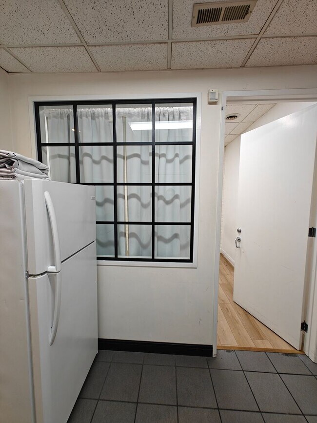 Foto del edificio - 733-739 Grant Ave / 30-40 Waverly Pl