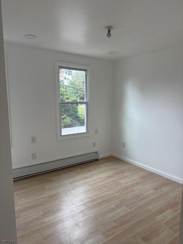 Building Photo - 500 Burnside St