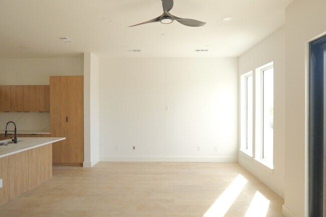 Foto del edificio - 4200 Munger Ave