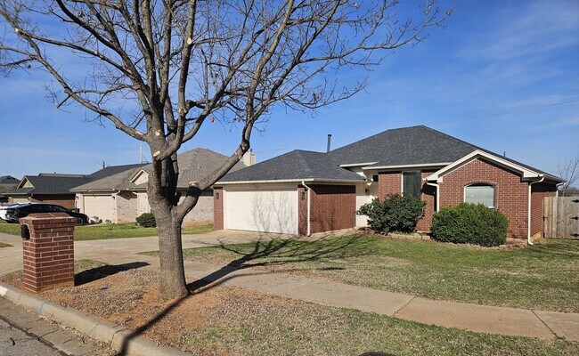 Foto del edificio - (3) Bed/(2) Bath East Norman Avail NOW!