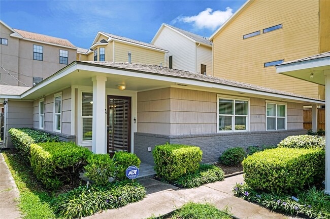 Building Photo - 4405 Marina St