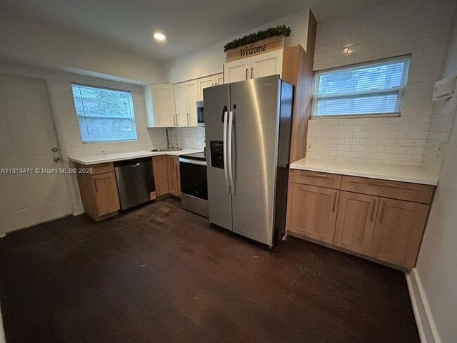 Building Photo - 9760 Bay Harbor Terrace