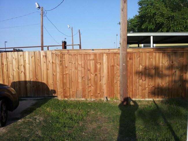 Foto del edificio - 3 Bedroom House in The Colony, TX