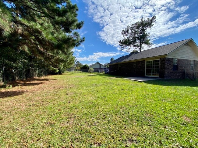 Building Photo - AVAILABLE NOW! (Pet Friendly)