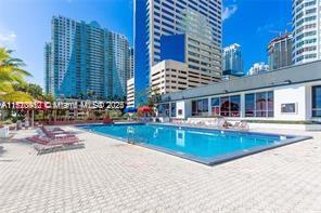 Foto del edificio - 905 Brickell Bay Dr