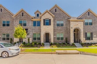 Building Photo - 682 Vista Oaks Rd