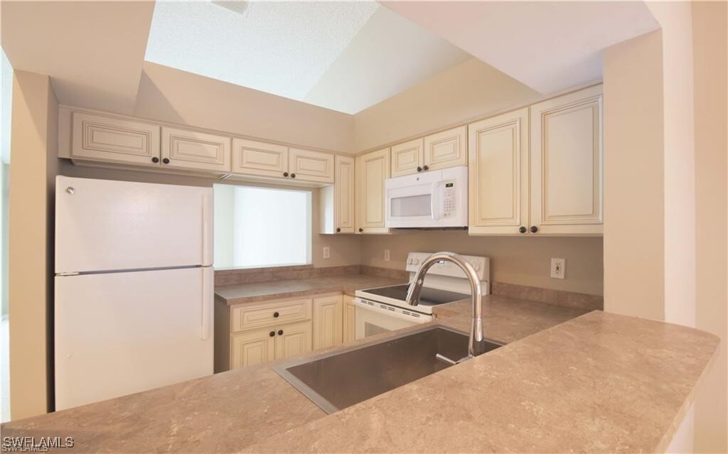 Primary Photo - 125 Wading Bird Cir