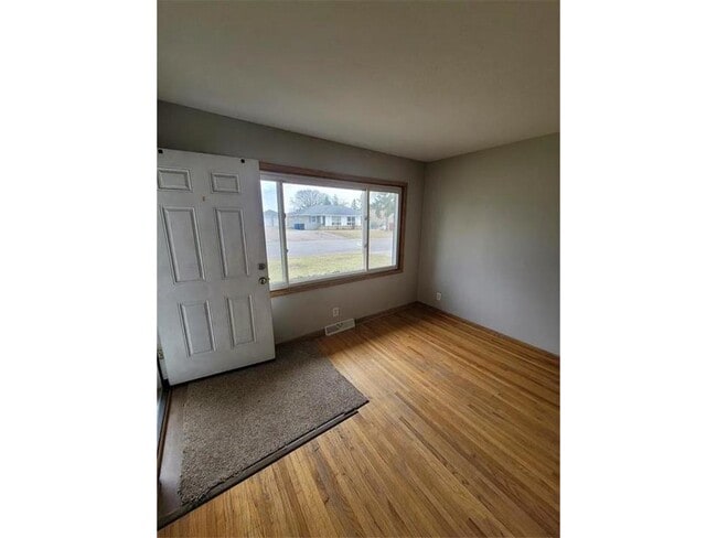 Foto del edificio - 706 Robinwood Ln