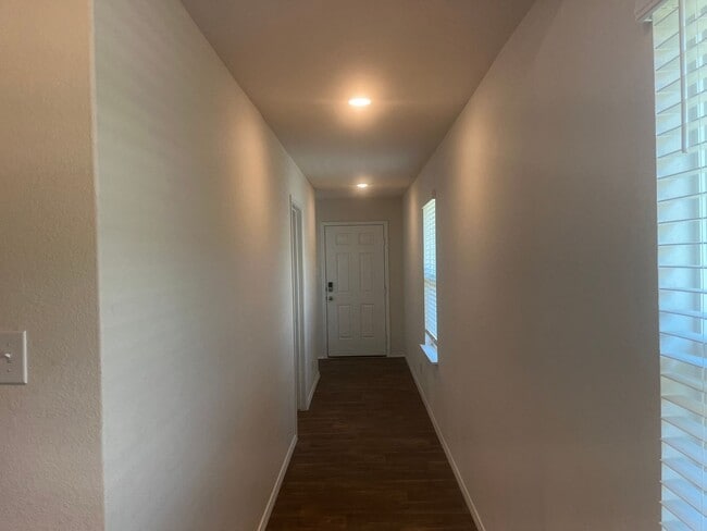 Building Photo - 121 Bunkers Hill, Floresville, TX. 78114