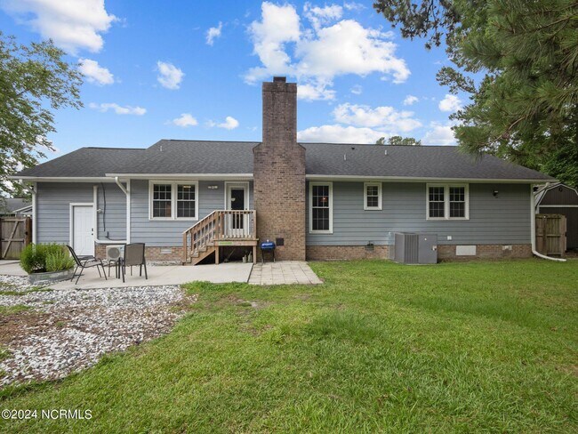 Building Photo - 2491 Northwoods Dr