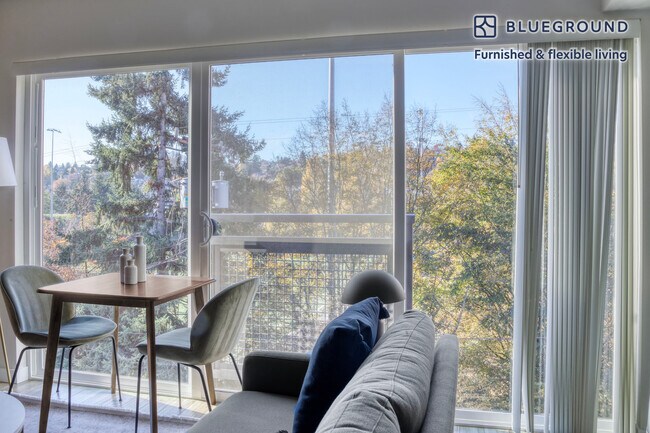 Foto del edificio - 3036 16th Ave W