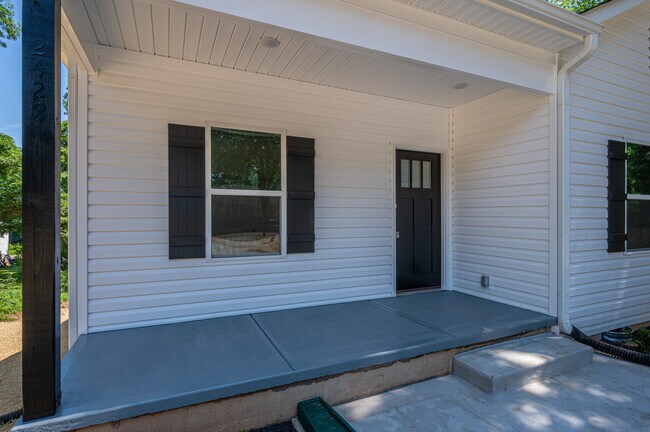 Foto del edificio - 2428 11th Ave SW