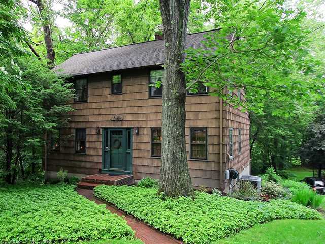 Primary Photo - 1031 Howe Avenue