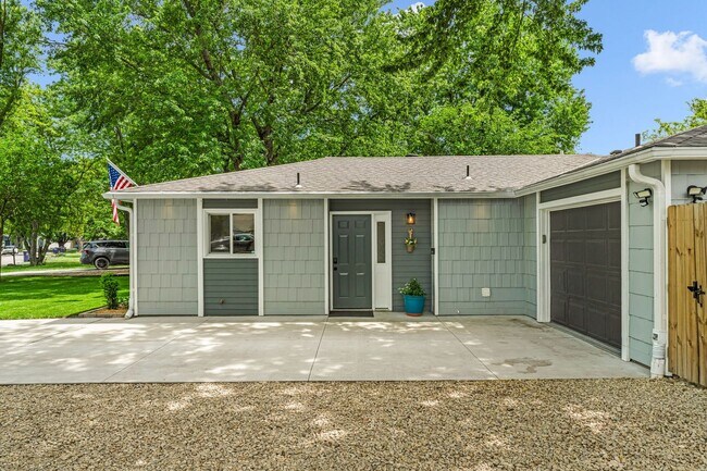 Foto del edificio - 2421 Brook Ln