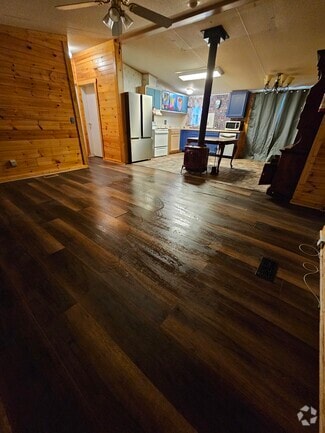 Building Photo - 740 Red Oak Dr