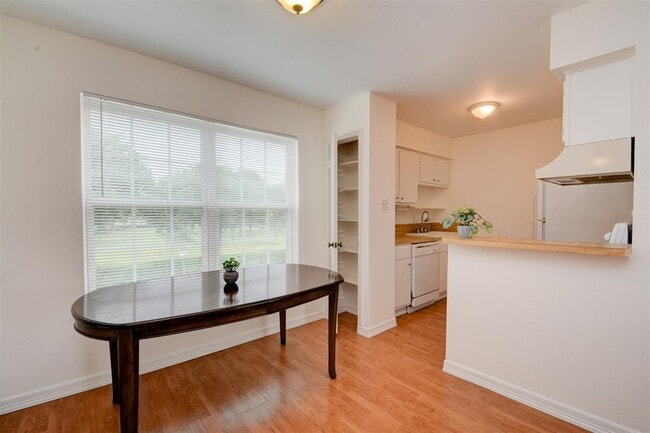 Building Photo - 5550 N Braeswood Blvd