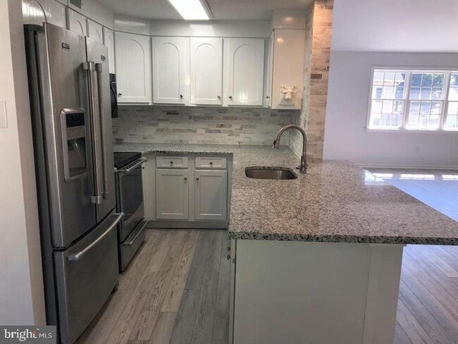 Building Photo - 75 S Main St