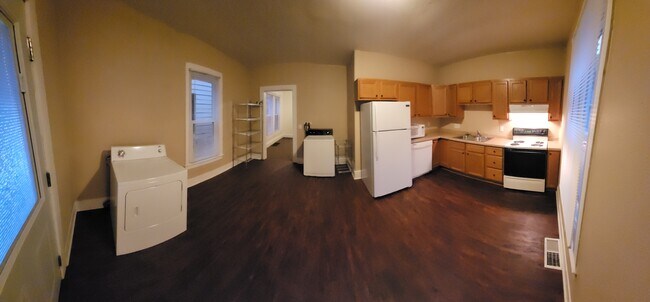 Building Photo - 222 S 4th St