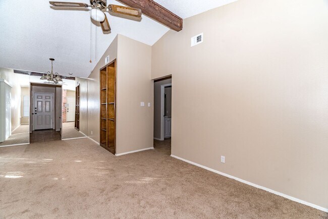 Foto del edificio - 2-BEDROOM DUPLEX