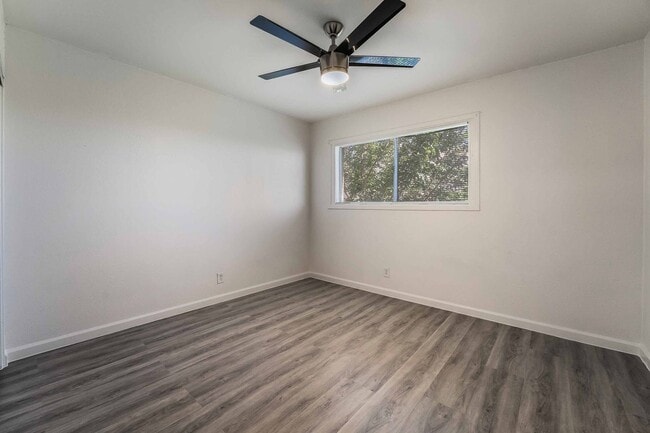 Building Photo - Modern Condo: Remodeled Elegance Awaits!