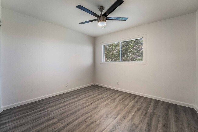 Foto del edificio - Modern Condo: Remodeled Elegance Awaits!