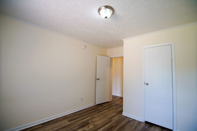 Foto del edificio - Private home on large lot!