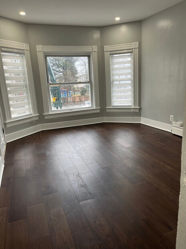 Building Photo - 114 Tenney St