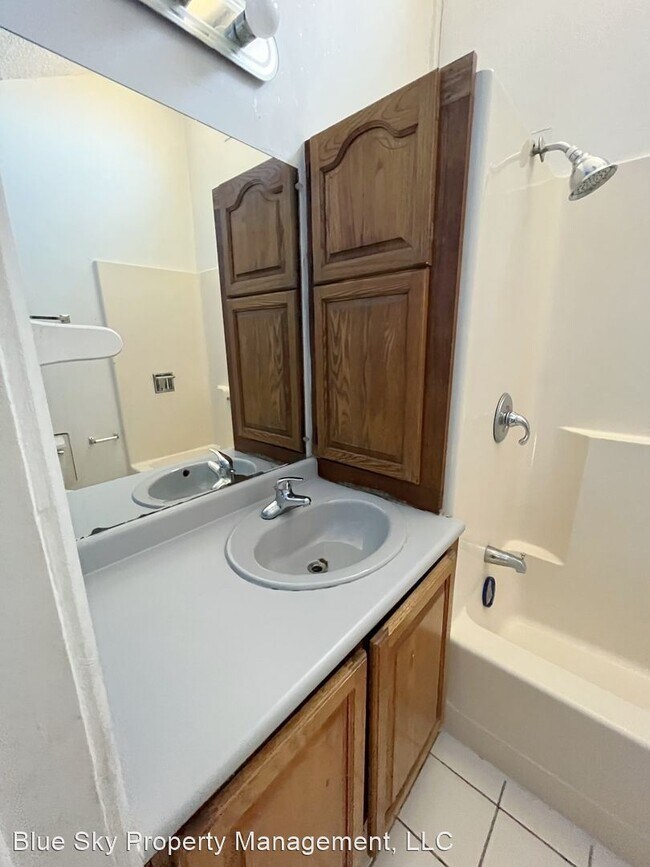 Building Photo - 4 br, 2.5 bath House - 2500 N Hollywood Ave