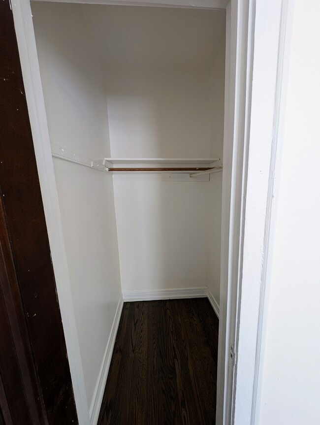 Building Photo - 3510 W Dickens Ave